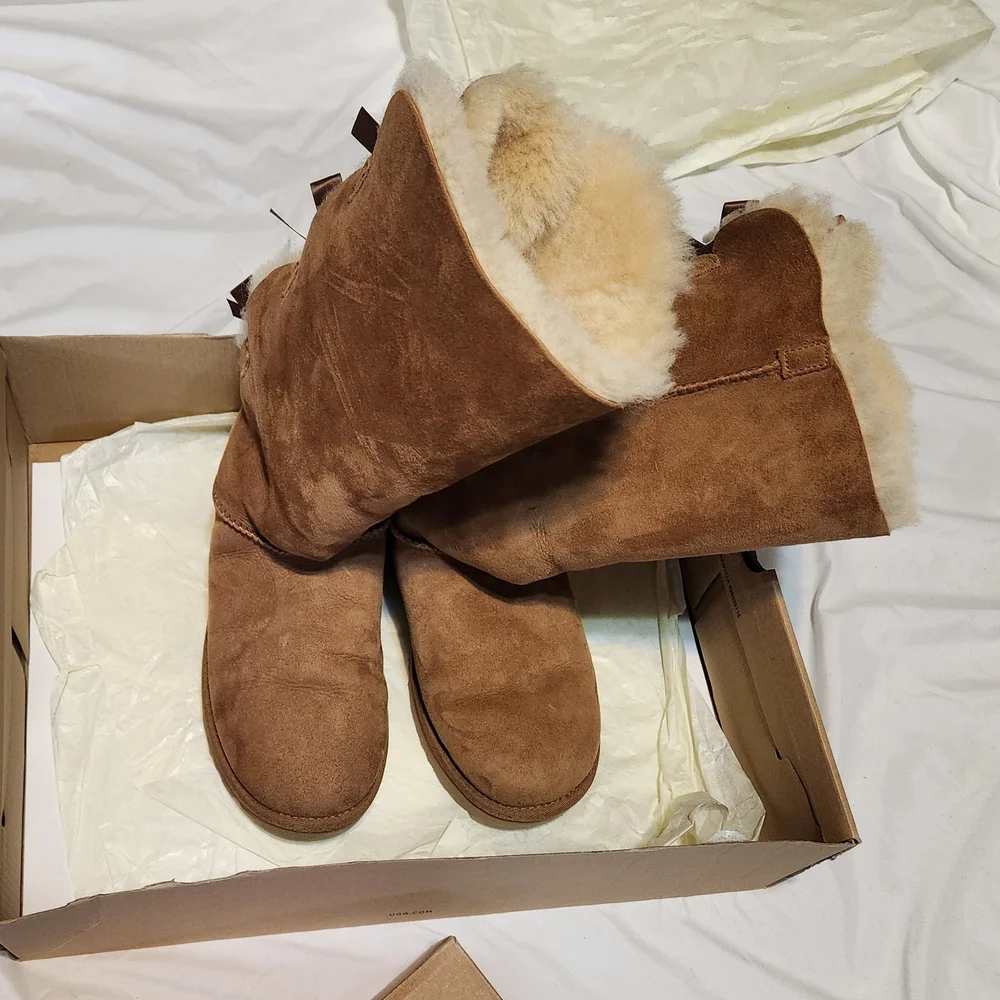 UGG Bailey Bow Tall II In Chestnut. Gently Worn A Few Times. Size 8. - Picture 5 of 6